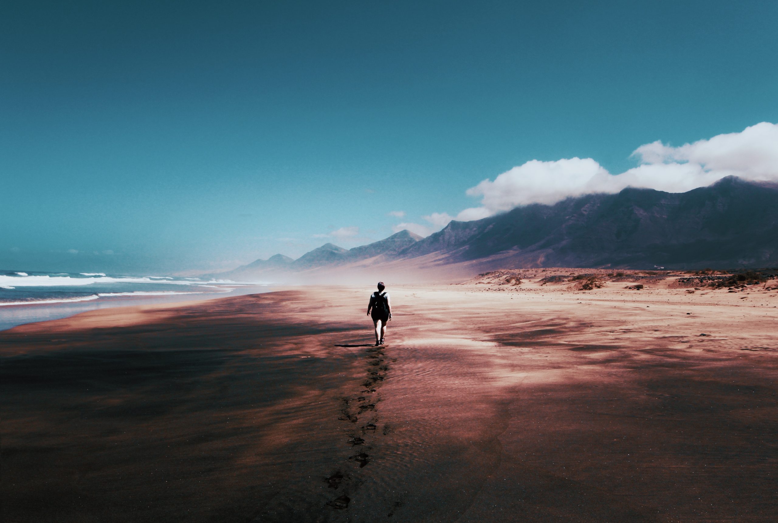 CAMMINARE SULLA SPIAGGIA